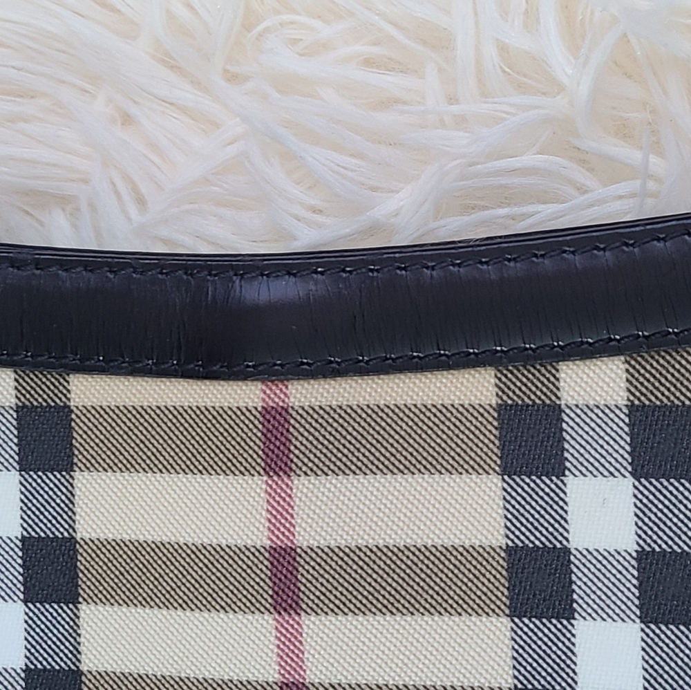 Burberry Classic House Check Shoulder Bag - Picture 4 of 13